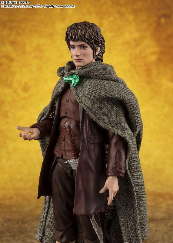  Bandai S.H.Figuarts Frodo Baggins & Gollum Figure (The Lord Of The Rings)
